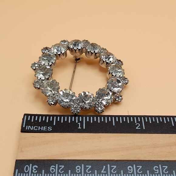 Vintage Clear Wreath Brooch, Wedding Brooch, Rhodium Plated, 1 7/8" - Picture 9 of 10